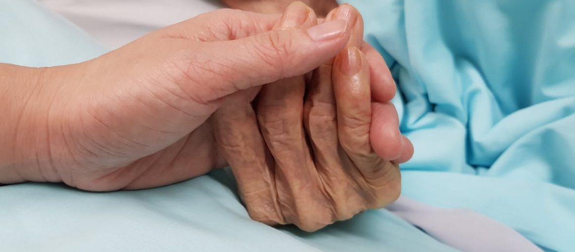 Euthanasie : le difficile débat sur l'aide active à mourir